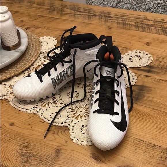 Nike White and Black Huarache 7 baseball cleats size 9.5 - Picture 1 of 14